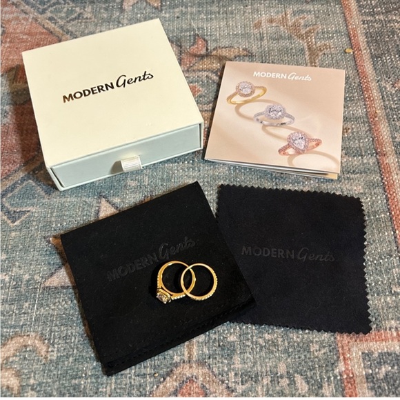 NIB MODERN GENTS Set of 2 Rings The Evermore Gold Wedding/ Engagement Set - Sz 7 - Picture 10 of 13